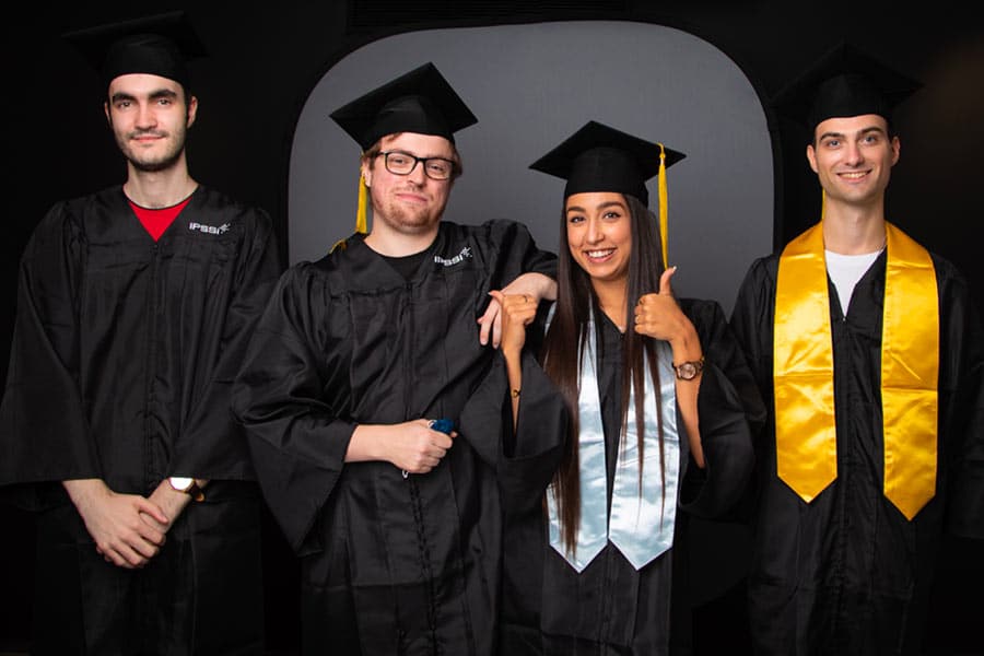 Diplômés de l'un de nos mastères informatiques sur Montévrain