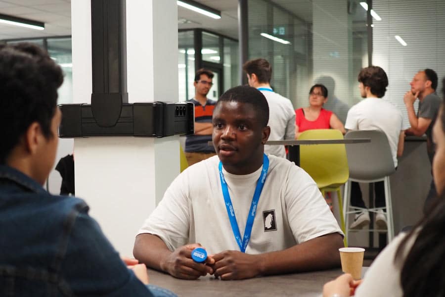 Entretien avec un étudiant à la journée Portes Ouvertes campus IPSSI PARIS